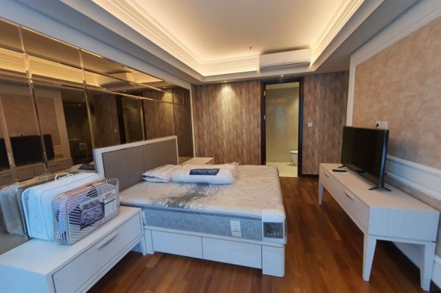 Sewa Apartemen Casa Grande 3BR Bella Fully Furnished Hadap Kolam