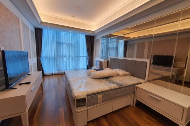 Sewa Apartemen Casa Grande 3BR Bella Fully Furnished Hadap Kolam