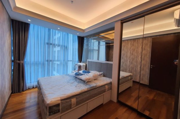 Sewa Apartemen Casa Grande 3BR Bella Fully Furnished Hadap Kolam