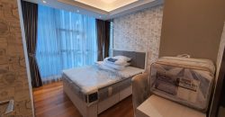 Sewa Apartemen Casa Grande 3BR Bella Fully Furnished Hadap Kolam