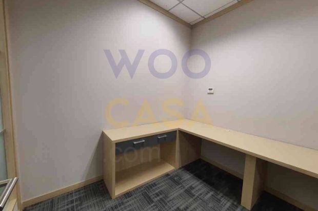 Disewakan Kantor Pakuwon Tower Fully Furnished 40sqm Siap Pakai
